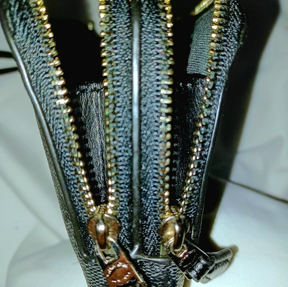 🆕️ COACH DOUBLE ZIPPER WRISTLET. WITH TAGS - Picture 6 of 11